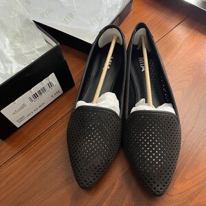 NEW Never worn Mia Esie Black Laser Cut Pointed Toe Flats Size 9 NIB!